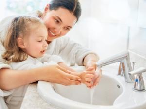 Child wash hands